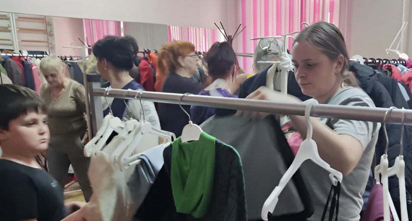 Семьям из Донецка, Мариуполя, Краматорска и Макеевки передали одежду от пензенской епархии 