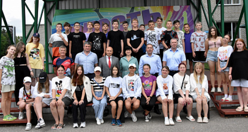 Депутаты городской Думы посетили лагерь "Юность" для оценки организации отдыха детей