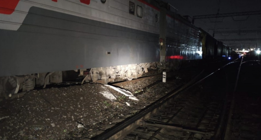 На станции Пенза-III поезд врезался в тупиковую призму