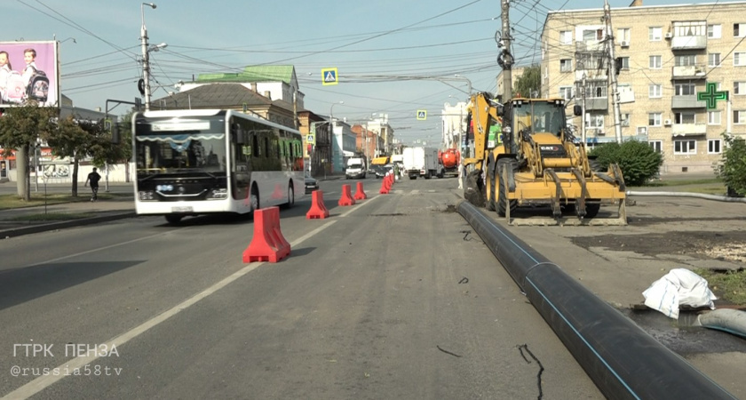 К аварийному участку на Суворова подвезли 160-метровую трубу для ремонта водопровода