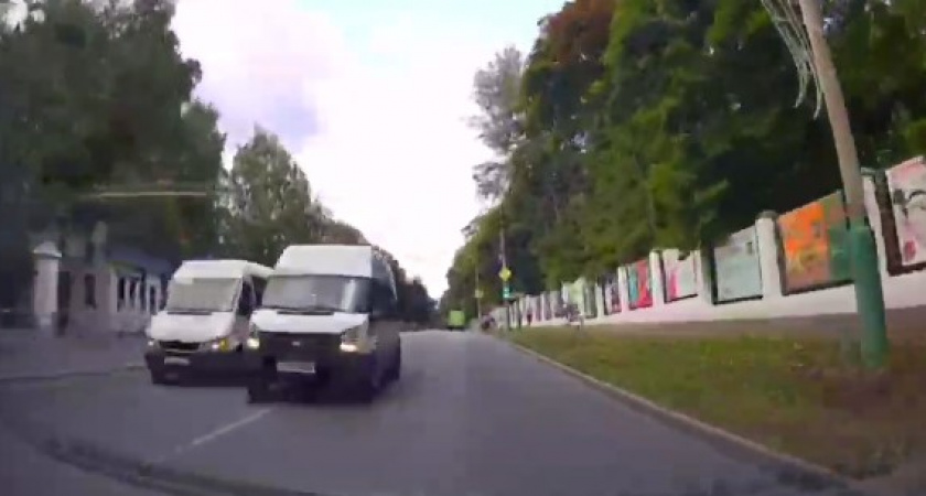 На видео пензенца попал маневр маршрутчика-лихача