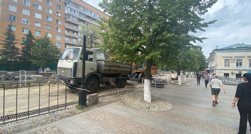 Глава Пензы Александр Басенко рассказал, кто восстановит разбитую плитку на Московской улице