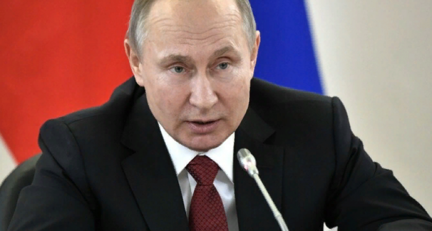 Деньги будут: российским школьникам выплатят по 10 000 рублей путинского пособия к 1 сентября