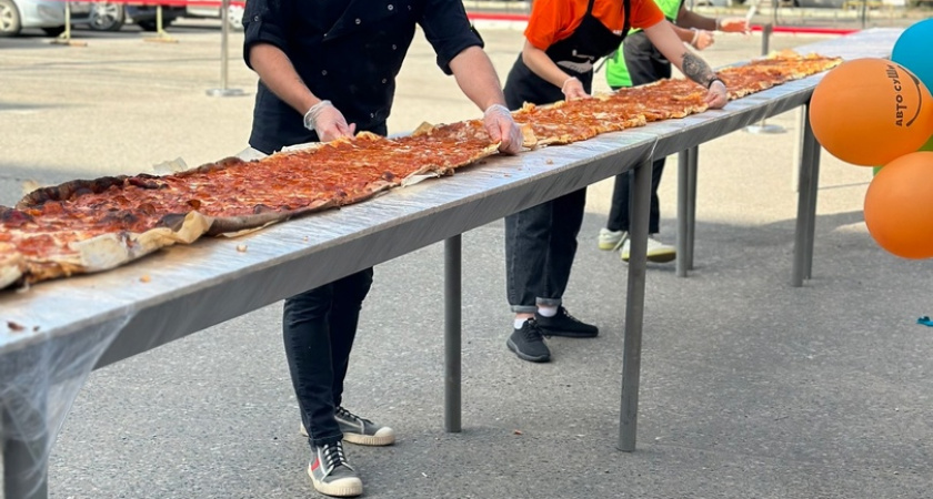 Пиццу размером в 12 метров испекли в Кузнецке Пензенской области