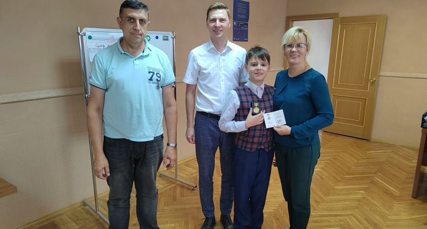 В Пензе двум многодетным матерям вручили медали "Материнская доблесть" 