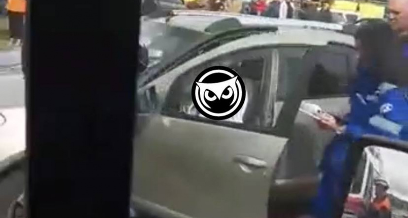 Очевидцы сообщают, что на Карпинского в Пензе мужчина умер за рулём автомобиля 
