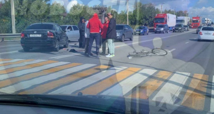 В Пензе на пешеходном переходе сбили велосипедиста 