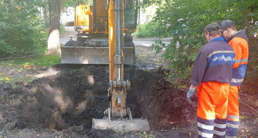 В Пензе на Коммунистической начали перекладывать аварийный участок водопровода