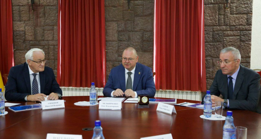 Олег Мельниченко встретился с председателем совета директоров ГК "Ренова" Виктором Вексельбергом