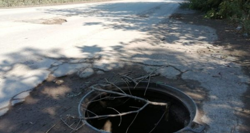 В Пензе задержали двух парней, который воровали чугунные крышки канализационных люков на Бекешской