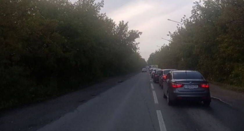 Жители микрорайона Заря стоят в километровых пробках каждый день 