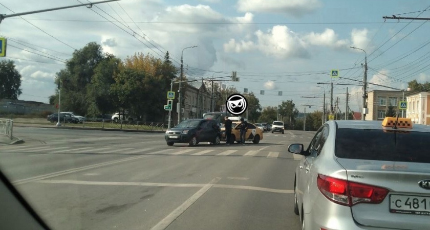В Пензе произошло ДТП на пересечении улиц Терновская и Ростовская