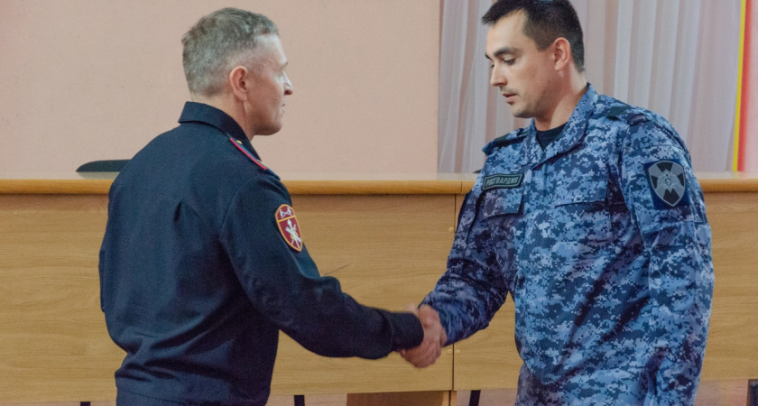 В Пензе 30 бойцов Росгвардии получили награды за службу