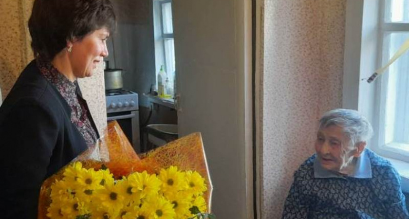 В Пензе участницу войны Людмилу Моисейченкову поздравили со 100-летием