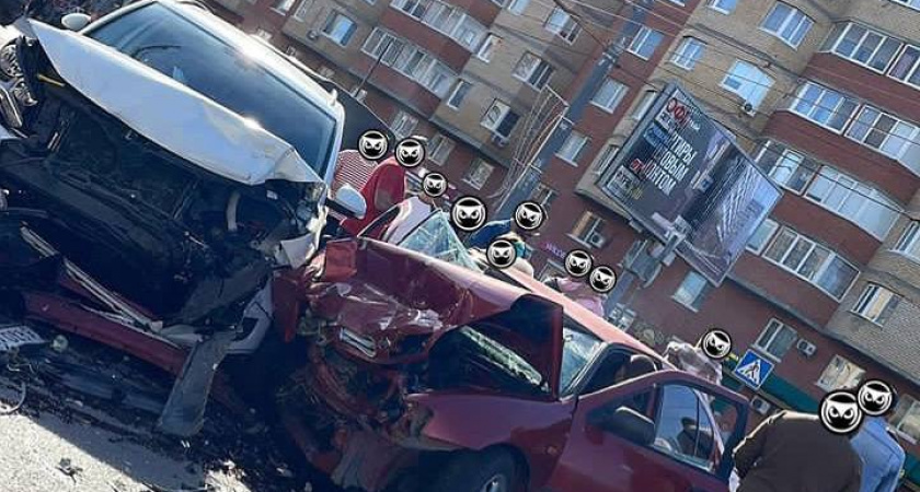 В страшном ДТП у ТЦ "Куб" на Терновского пострадали маленькие дети 