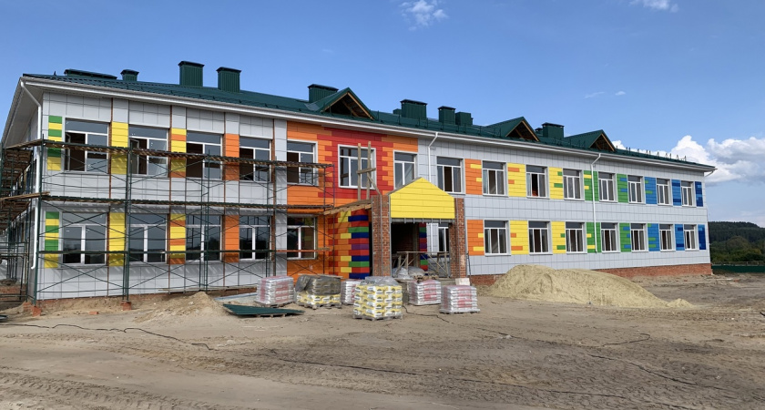 Школу в селе Большой Вьяс Пензенской области достраивают 35 рабочих