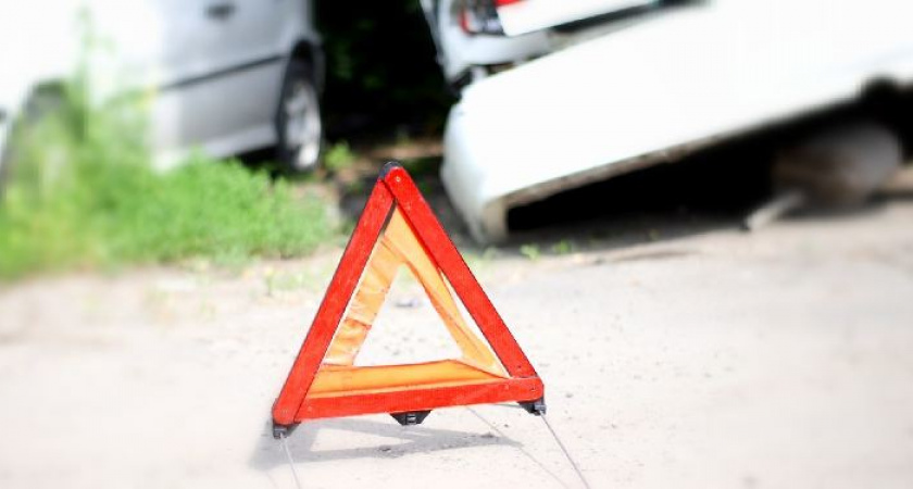 В Пензе ищут неизвестного водителя, который врезался в дорогую иномарку и скрылся