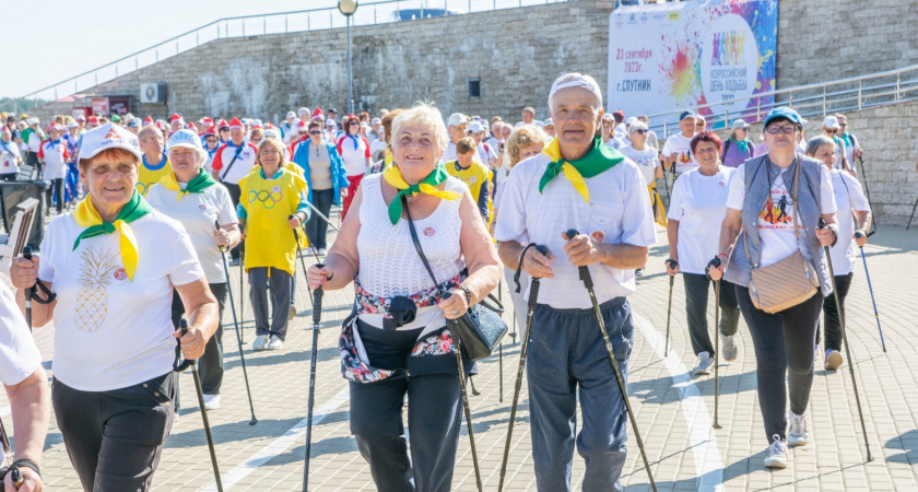 Более 600 сторонников ЗОЖ из Пензенской области приняли участие в фестивале скандинавской ходьбы 
