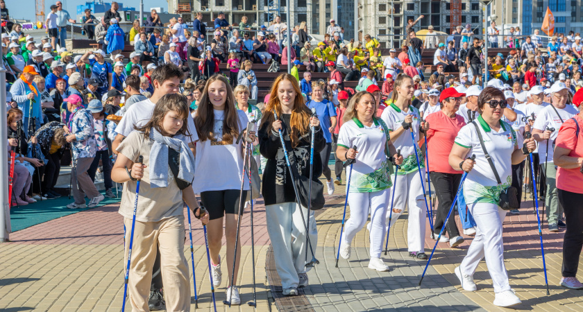 Впервые в Спутнике в областном фестивале скандинавской ходьбы приняли участие дети