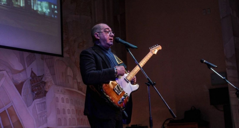 Народный артист России Сергей Казаков выступил для студентов строительного колледжа