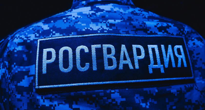 22-летний пьяный пензенец разбил в баре входную дверь и уехал в отдел полиции