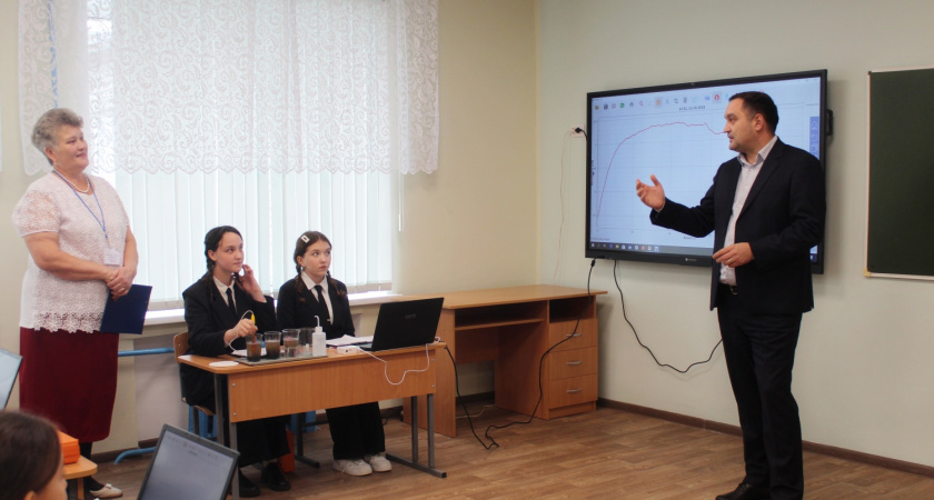 Министром Алексеем Комаровым был проверен ремонт средней школы села Кикино