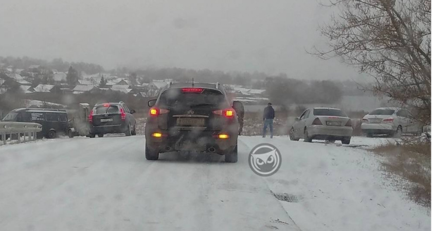 Более десятка машин в Пензенской области пострадали из-за выпавшего первого снега 
