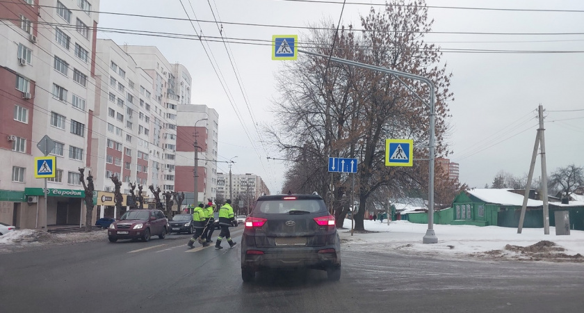 В Пензе перекрыли движение на улице Вишневой, ограничив доступ к проезжей части для 150 домов