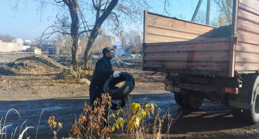 В Пензе собрали один грузовик старых автопокрышек