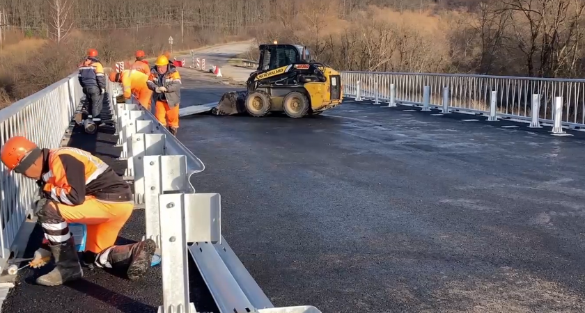 В Пензенской области завершают ремонт моста через реку Ишимка, соединяющий села Степановка и Тумалей