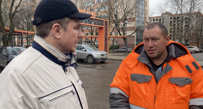 Специалисты Минстроя проверили, как идет укладка асфальта на Попова в Пензе 