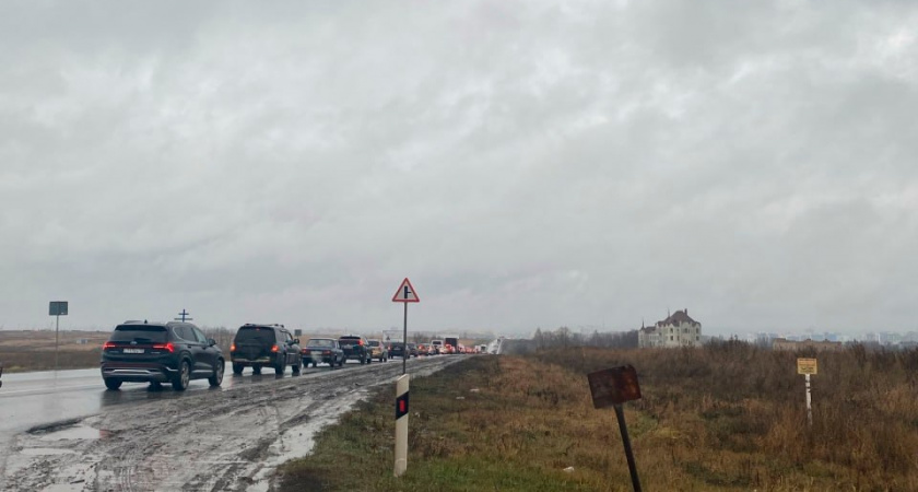 Из-за срыва сроков перекрытия Ново-Терновской в Терновке до Засечного образуется километровая пробка