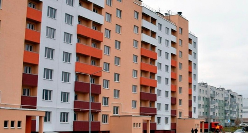 В Заре закончилось строительство третьего дома для переселенцев