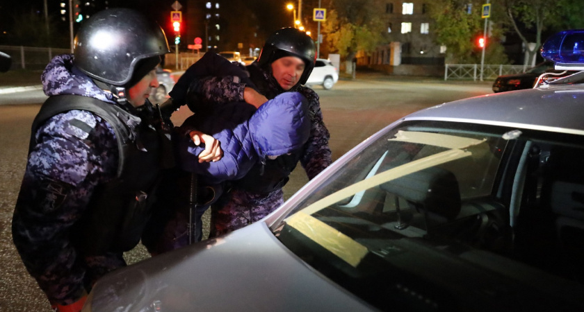 В Пензе на глазах росгвардейцев 36-летний пензенец разбил лицо своему другу 