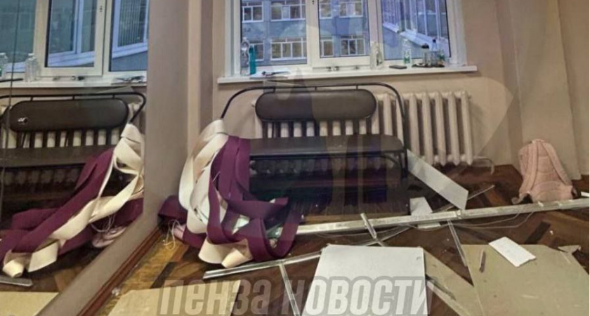 В школе №66 Пензы рухнул потолок и обвалилась крыша