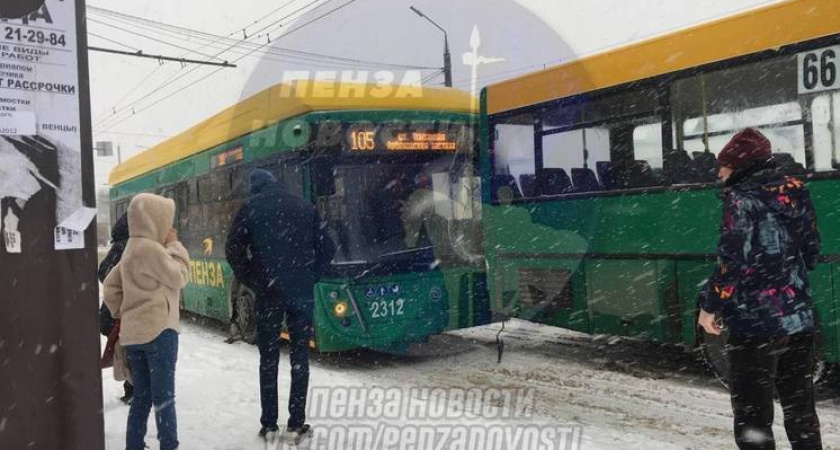 В Пензе троллейбус и автобус столкнулись на улице Терновского 20 ноября