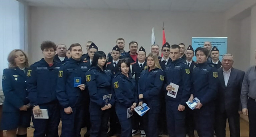 Новобранцам «Тигр» в Заречном вручили удостоверения и личные книжки