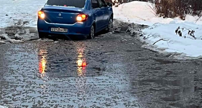 Пензенцам рассказали, когда уберут прорыв водопровода, из-за которого затоплен двор на Терновского