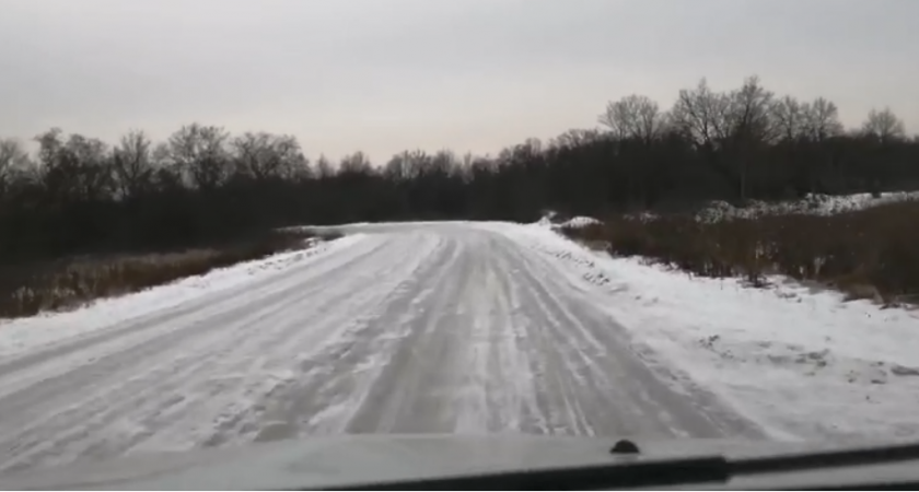 Жители поселка в Бессоновском районе требуют отремонтировать дорогу