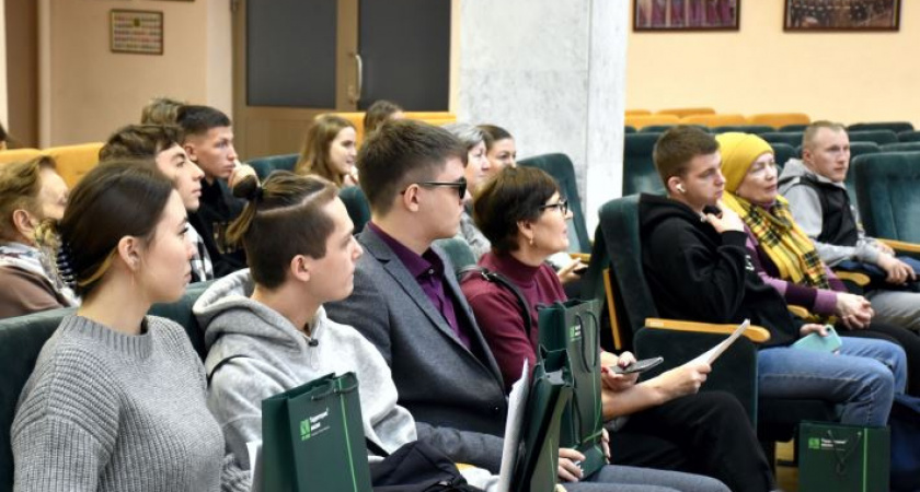 В Пензе 40-детей сирот получили ключи от квартир в микрорайоне Лугометрия