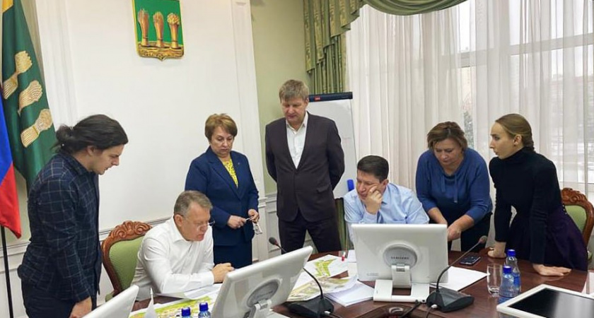 Басенко провел совещание, на котором обсудили второй этап капремонта парка Белинского