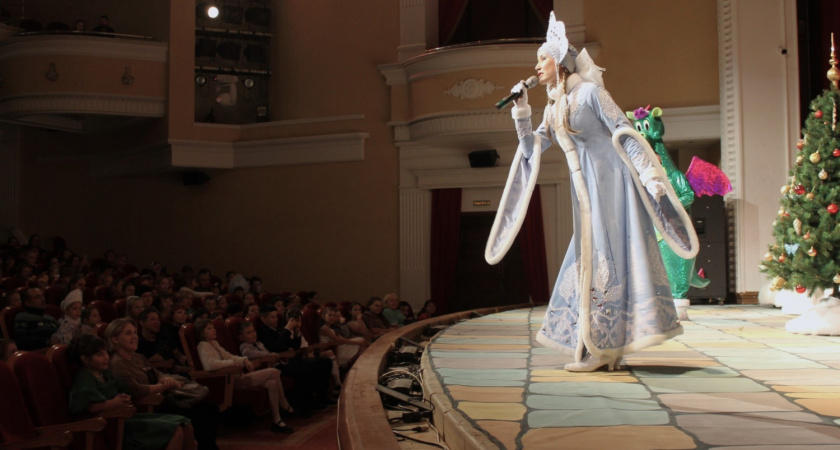 Около 500 юных пензенцев собрала Губернаторская елка