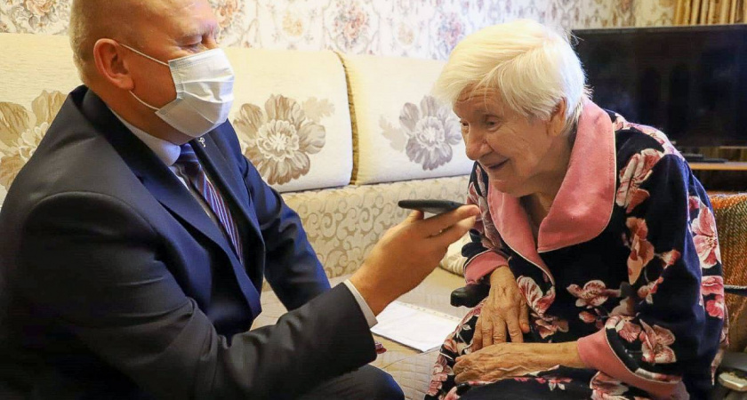 Мельниченко поздравил ветерана ВОВ Варвару Коробченко со 100-летним юбилеем