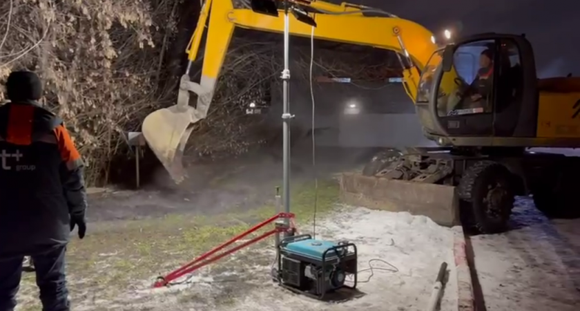 С аварией на трубопроводе на улице Саранской в Пензе справляются 16 рабочих 