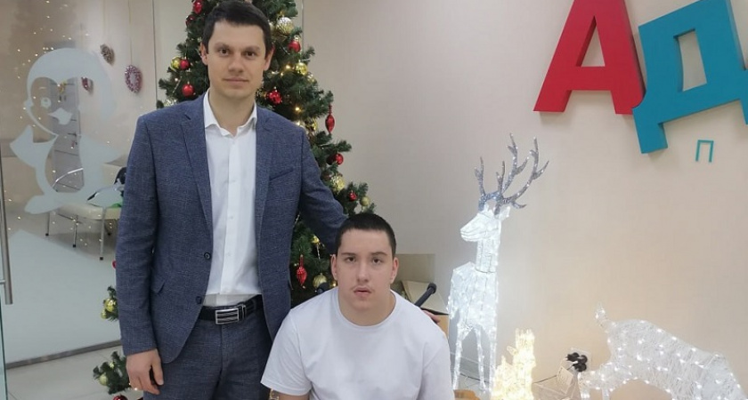 Министр по охране памятников истории подарил Даниле из города Сурка умную колонку