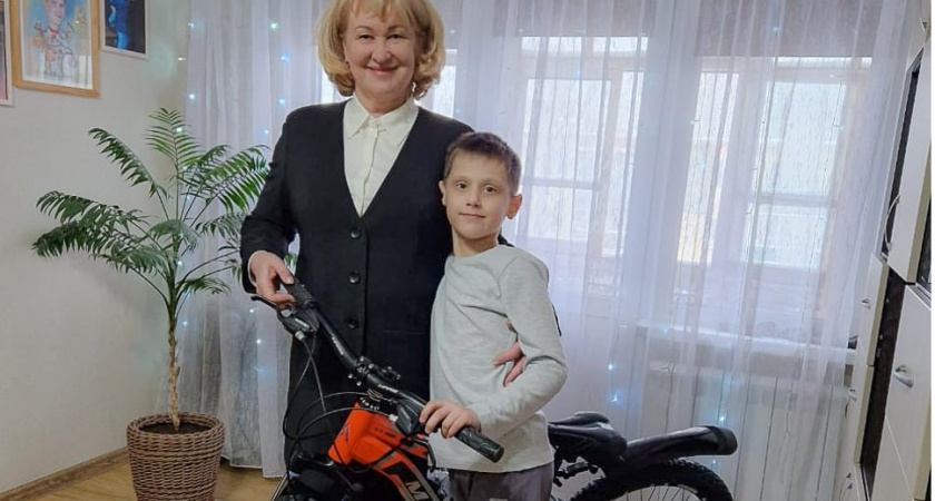 Наталья Канцерова подарила спортивный велосипед юному пензенцу в рамках «Ёлки желаний»