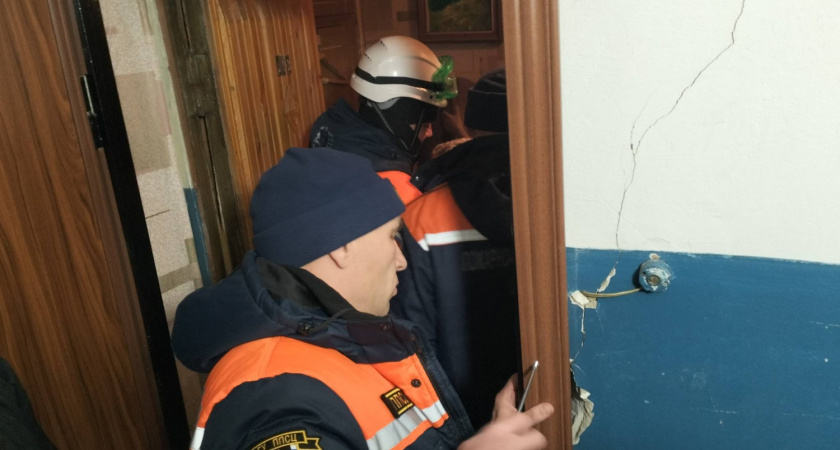 Спасателей Пензы вызвали в квартиру на Ульяновской из-за криков на помощь 