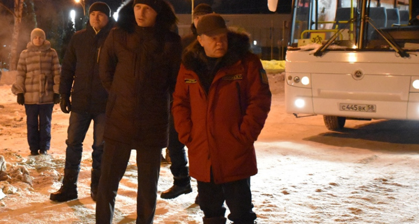 Басенко поручил убрать снег со стоянок и парковочных карманов около рынка в Пензе 
