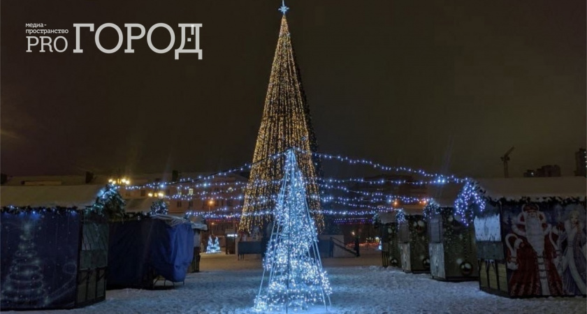 В Пензе начали демонтаж главной городской новогодней елки на площади Ленина