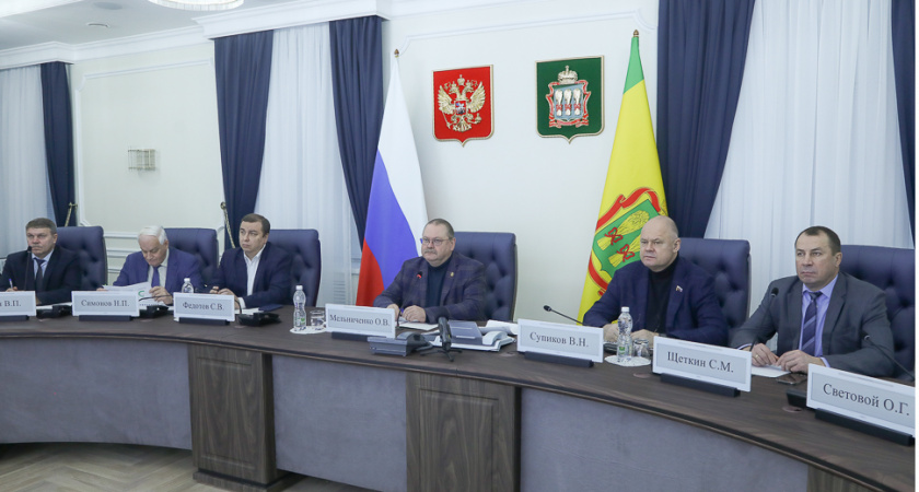 Мельниченко поручил определить границу 57 муниципальных образований области в 2024 году 